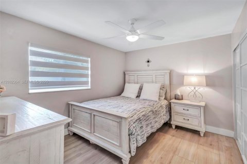 Casa en venta en Tamarac, Florida, 3 dormitorios, 111.85 m2 № 2072575 - foto 13