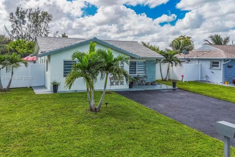 Casa en venta en Tamarac, Florida, 3 dormitorios, 111.85 m2 № 2072575 - foto 26