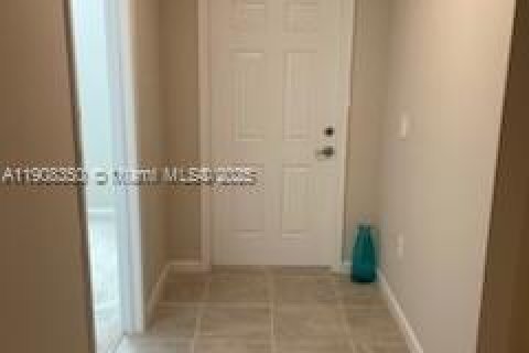 Villa ou maison à louer à Port St. Lucie, Floride: 3 chambres, 139.63 m2 № 1967892 - photo 8