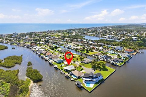 House in Flagler Beach, Florida 2 bedrooms, 175.77 sq.m. № 2302293