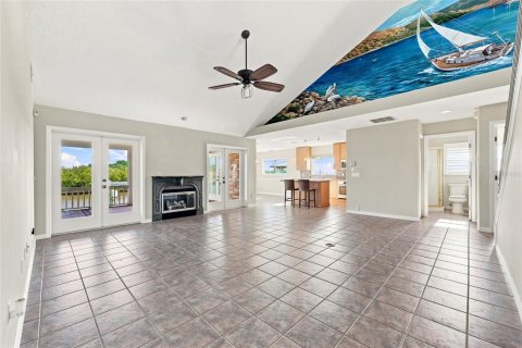 House in Flagler Beach, Florida 2 bedrooms, 175.77 sq.m. № 2302293 - photo 10