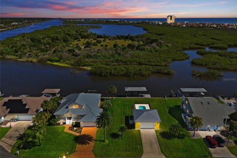 House in Flagler Beach, Florida 2 bedrooms, 175.77 sq.m. № 2302293 - photo 4