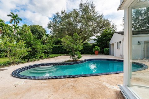 House in Coral Gables, Florida 5 bedrooms, 411.46 sq.m. № 2082801 - photo 8