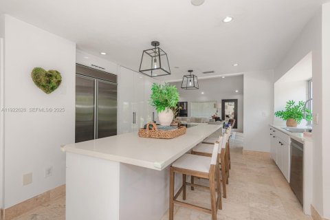 House in Coral Gables, Florida 5 bedrooms, 411.46 sq.m. № 2082801 - photo 7