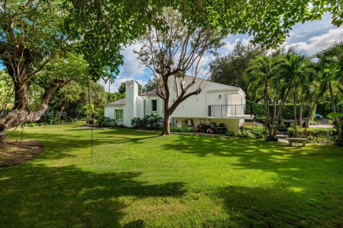 House in Coral Gables, Florida 5 bedrooms, 411.46 sq.m. № 2082801 - photo 20