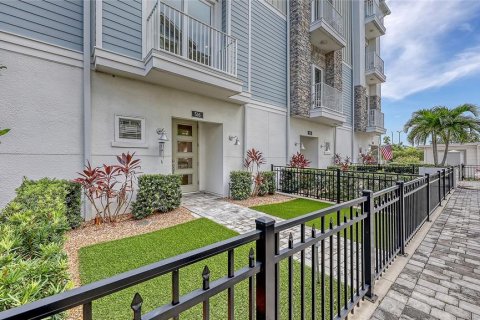 Townhouse in Sarasota, Florida 3 bedrooms, 227.7 sq.m. № 1835191 - photo 2