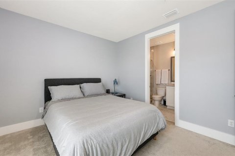 Townhouse in Sarasota, Florida 3 bedrooms, 227.7 sq.m. № 1835191 - photo 23