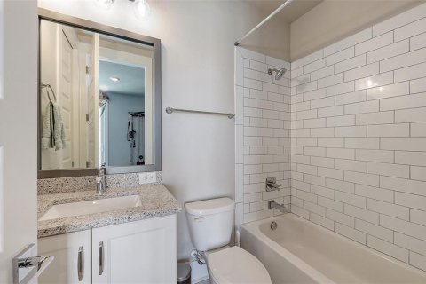 Townhouse in Sarasota, Florida 3 bedrooms, 227.7 sq.m. № 1835191 - photo 27