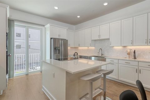 Townhouse in Sarasota, Florida 3 bedrooms, 227.7 sq.m. № 1835191 - photo 4