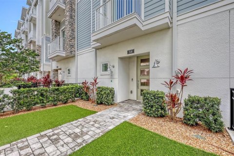 Townhouse in Sarasota, Florida 3 bedrooms, 227.7 sq.m. № 1835191 - photo 3