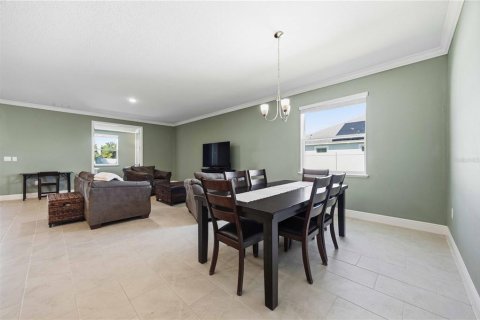 House in Haines City, Florida 4 bedrooms, 249.35 sq.m. № 2152269 - photo 12