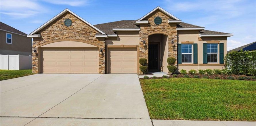 House in Haines City, Florida 4 bedrooms, 249.35 sq.m. № 2152269