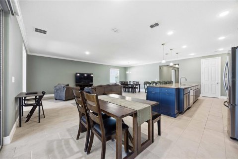 House in Haines City, Florida 4 bedrooms, 249.35 sq.m. № 2152269 - photo 8
