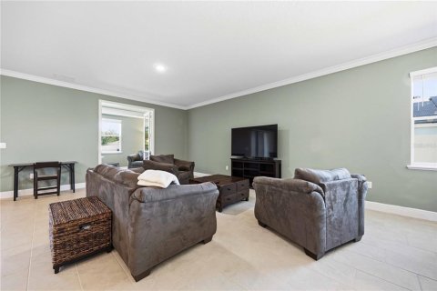 House in Haines City, Florida 4 bedrooms, 249.35 sq.m. № 2152269 - photo 9