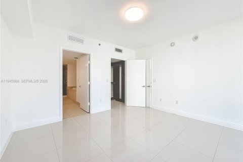 Condominio en alquiler en Miami, Florida, 2 dormitorios, 108.51 m2 № 2055073 - foto 19