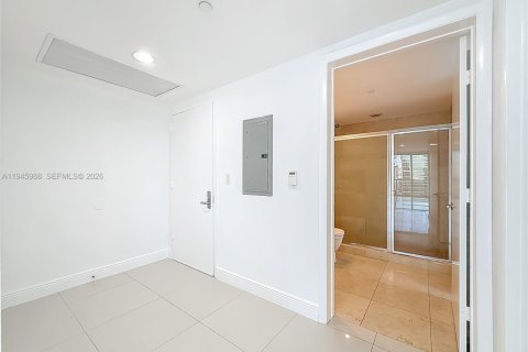 Condominio en alquiler en Miami, Florida, 2 dormitorios, 108.51 m2 № 2055073 - foto 4