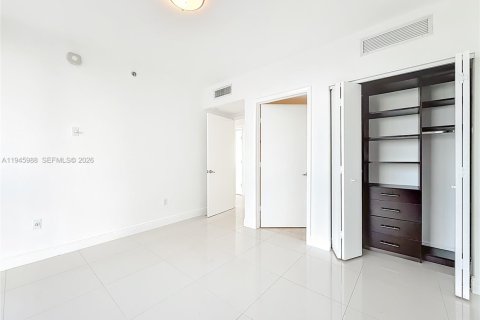Condominio en alquiler en Miami, Florida, 2 dormitorios, 108.51 m2 № 2055073 - foto 24
