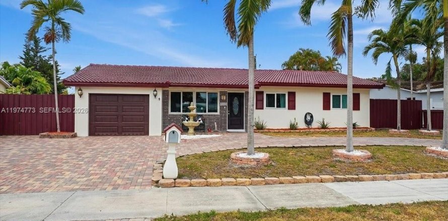 Дом в Холливуд, Флорида 4 спальни, 200.48м2 № 2036272