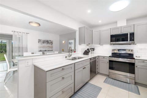 Condo in Sarasota, Florida, 2 bedrooms  № 1625166 - photo 9