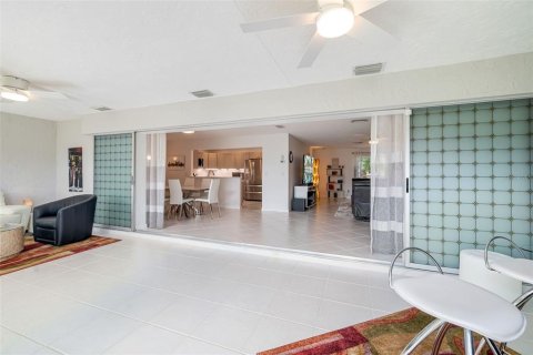 Condo in Sarasota, Florida, 2 bedrooms  № 1625166 - photo 24
