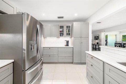 Condo in Sarasota, Florida, 2 bedrooms  № 1625166 - photo 13