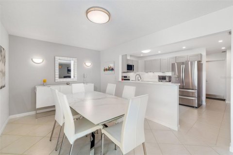 Condo in Sarasota, Florida, 2 bedrooms  № 1625166 - photo 8