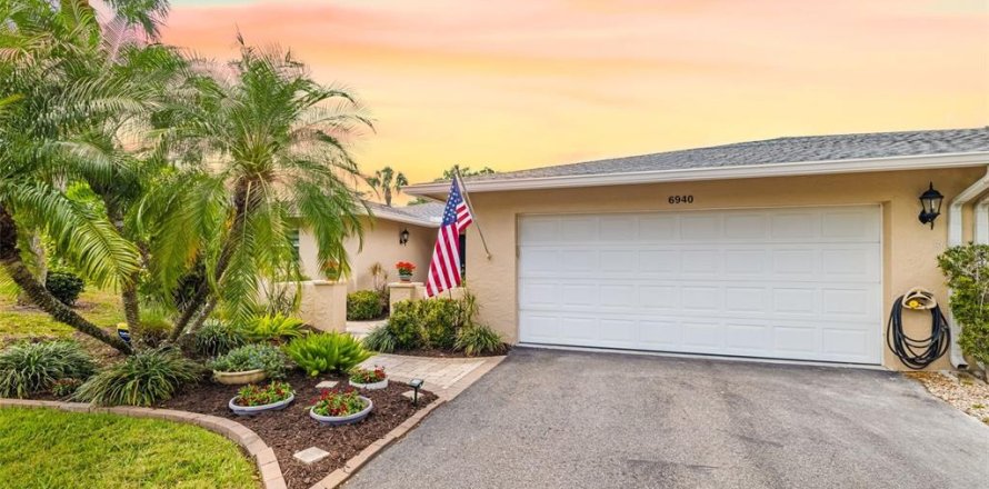 Condo in Sarasota, Florida, 2 bedrooms  № 1625166