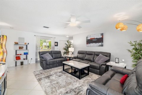 Condo in Sarasota, Florida, 2 bedrooms  № 1625166 - photo 6