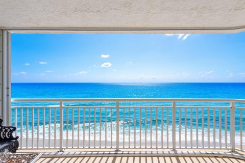 Condo in South Palm Beach, Florida, 2 bedrooms  № 2187749 - photo 2