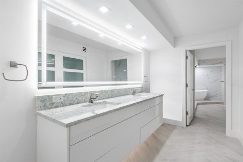 Condo in South Palm Beach, Florida, 2 bedrooms  № 2187749 - photo 19