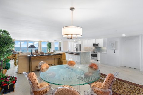 Condo in South Palm Beach, Florida, 2 bedrooms  № 2187749 - photo 11