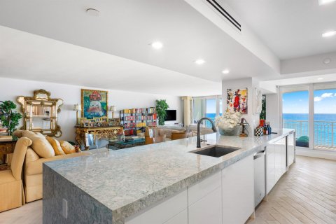 Condo in South Palm Beach, Florida, 2 bedrooms  № 2187749 - photo 9