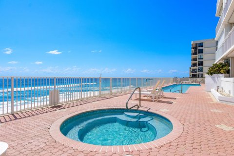 Condo in South Palm Beach, Florida, 2 bedrooms  № 2187749 - photo 26