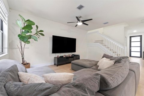 Townhouse in Hialeah, Florida 3 bedrooms, 162.67 sq.m. № 1785791 - photo 13