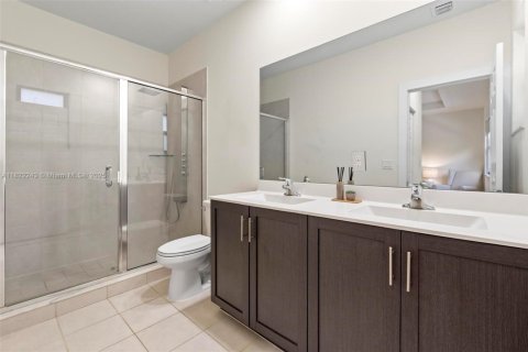 Townhouse in Hialeah, Florida 3 bedrooms, 162.67 sq.m. № 1785791 - photo 19