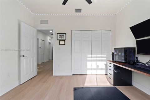 Townhouse in Hialeah, Florida 3 bedrooms, 162.67 sq.m. № 1785791 - photo 21