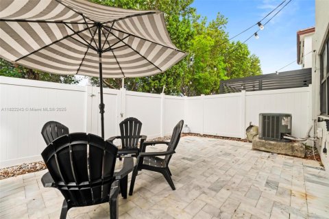 Townhouse in Hialeah, Florida 3 bedrooms, 162.67 sq.m. № 1785791 - photo 26