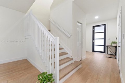 Townhouse in Hialeah, Florida 3 bedrooms, 162.67 sq.m. № 1785791 - photo 6