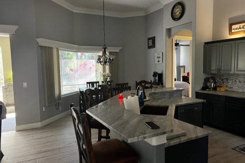 House in Naples, Florida 3 bedrooms, 195 sq.m. № 2115760 - photo 9