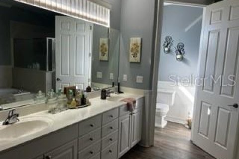 House in Naples, Florida 3 bedrooms, 195 sq.m. № 2115760 - photo 17