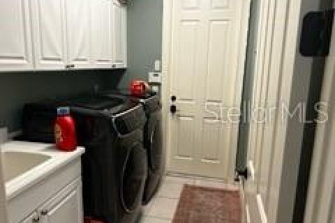House in Naples, Florida 3 bedrooms, 195 sq.m. № 2115760 - photo 18