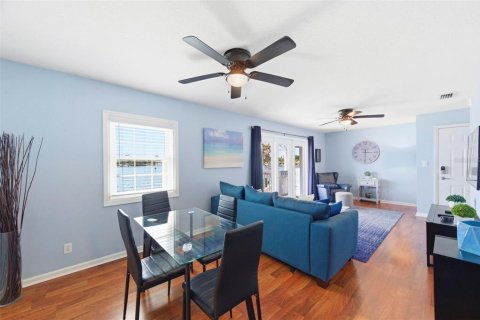 Condo in Saint Petersburg, Florida, 1 bedroom № 2394080 - photo 2