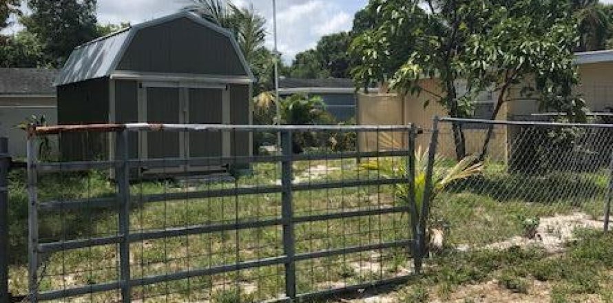 House in Fort Pierce, Florida 3 bedrooms, 127.65 sq.m. № 1209132