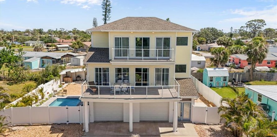 House in Venice, Florida 3 bedrooms, 199 sq.m. № 1670758