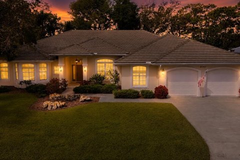 House in Nokomis, Florida 3 bedrooms, 322 sq.m. № 2152138