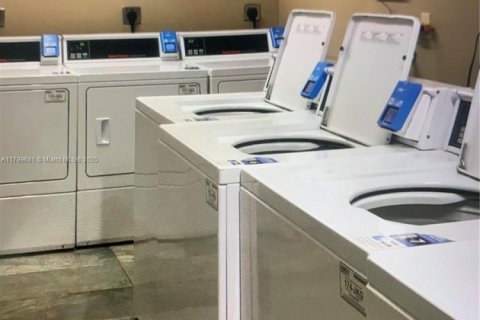 Condominio en venta en Fort Lauderdale, Florida, 1 dormitorio, 63.64 m2 № 1961935 - foto 17