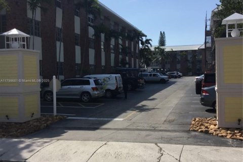 Condominio en venta en Fort Lauderdale, Florida, 1 dormitorio, 63.64 m2 № 1961935 - foto 1