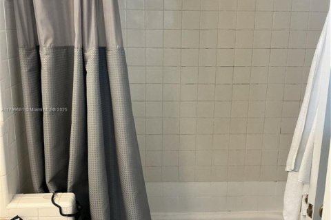 Condominio en venta en Fort Lauderdale, Florida, 1 dormitorio, 63.64 m2 № 1961935 - foto 9