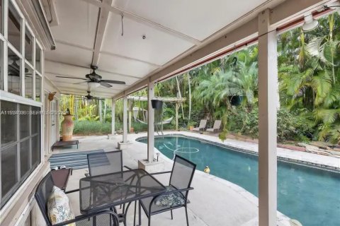 Casa en venta en Miami, Florida, 4 dormitorios, 329.62 m2 № 1992774 - foto 30