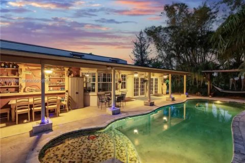 Casa en venta en Miami, Florida, 4 dormitorios, 329.62 m2 № 1992774 - foto 26